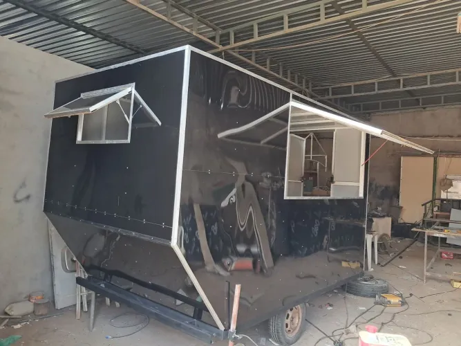 Vendo trailer foodtruk para várias atividades trailer nunca usado ja vai emplacado 