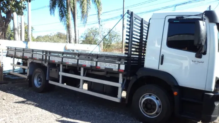 volkswagem 13180 costellation ano 2010 carroceria nova pneu novo