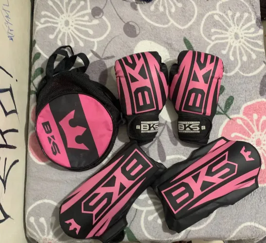 Kit de muay thai, luva, caneleira e bolsa. Tamanho 12