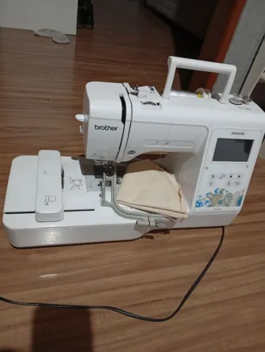 Maquina de bordar brother pe460 ( bordadeira )
