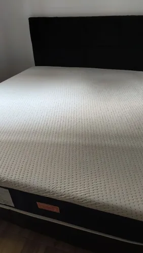 Cama e colchão king size com cabeceira