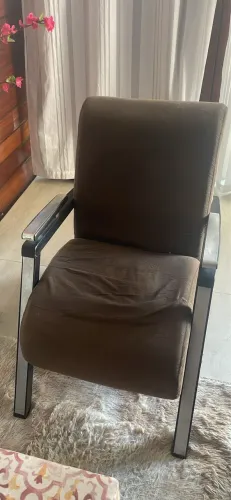 Duas Poltronas  &200 as duas 