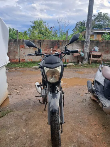 Vendo cg fan 125i documento todo em dia recibo em meu nome, só transferir.
