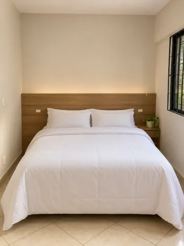 Vendo sofa e cama com colchao