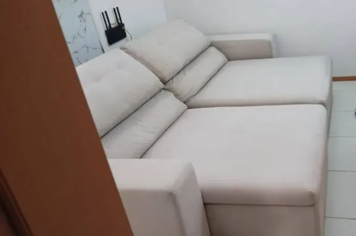 Sofá retrátil semi novo 