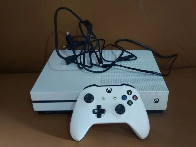 Xbox one s com defeito ler a descrição!