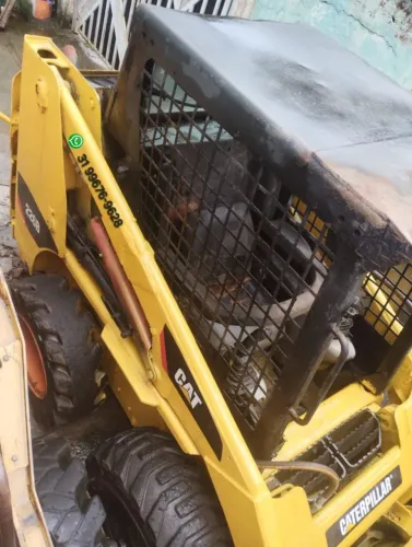 Mini carregadeira Caterpillar 226B