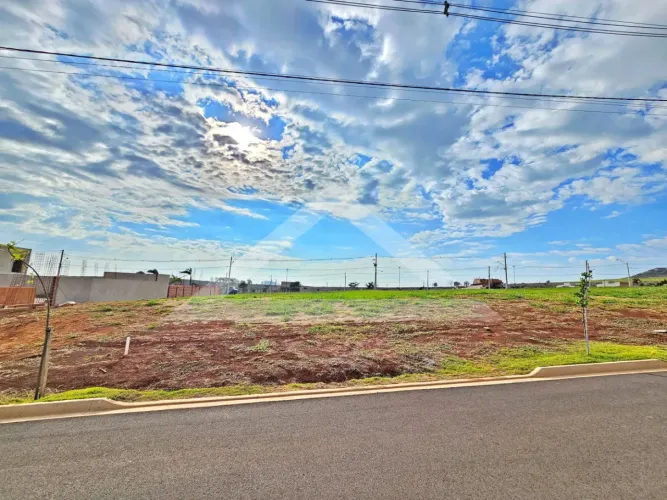 Terreno à venda no Condomínio Alto do Castelo II, próximo ao Outlet Santa Maria - Ribeirão