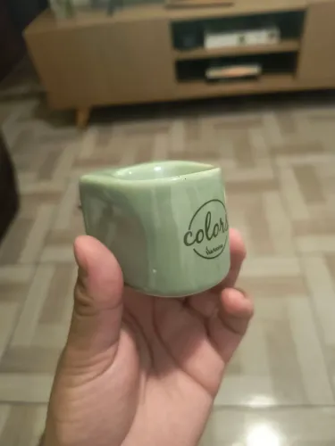 Aromatizador elétrico da marca Via Aroma, modelo Colors na cor verde. 
