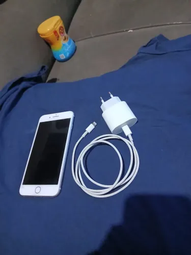 IPhone 8 Plus + Carregador, Muito barato.