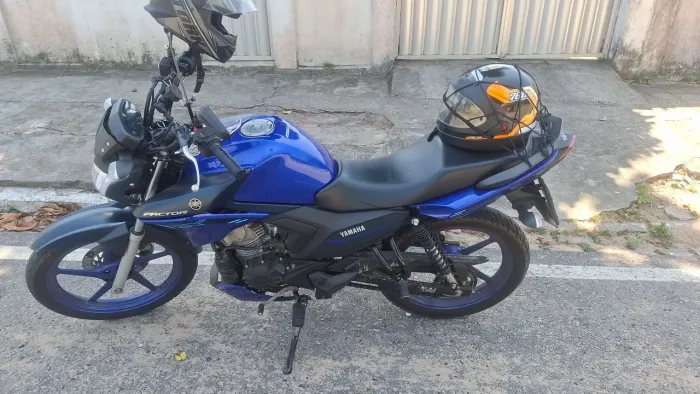 Só vendo, moto nova , com carregador de celular instalado na YAMAHA