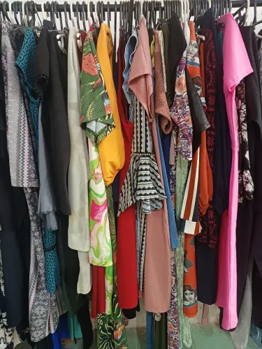 Vendedora loja de roupas