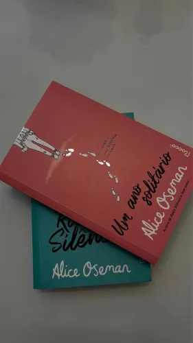 Combo de Livros: Um Ano Solitário + Rádio Silêncio - Alice Oseman