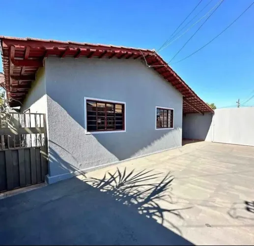 CASA PARCELADA A