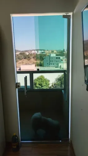 Vende-se porta de vidro 
