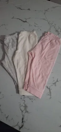 Kit calça Tamanho G e bodys 1 tamanho G e outro Tamanho M.