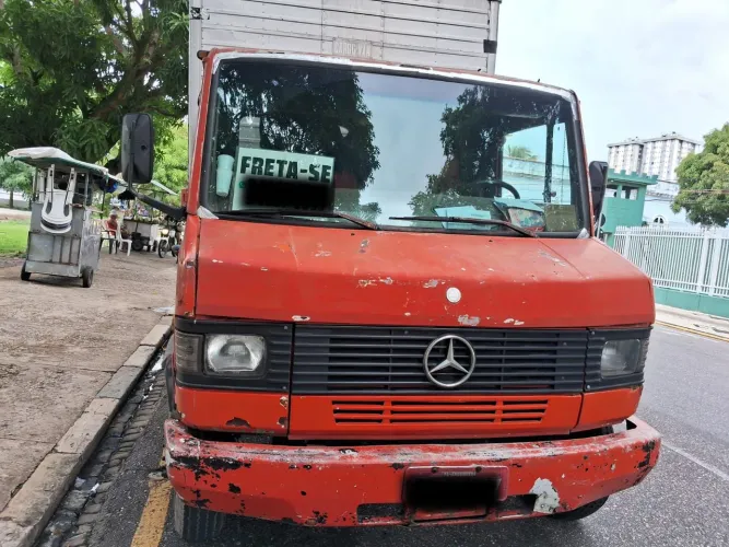 VENDO MERCEDES 709
