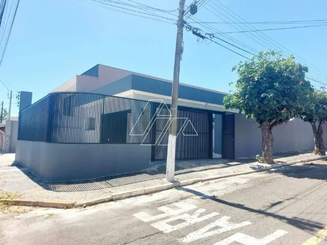 Casa com 3 dormitórios (1 suíte) e 2 vagas à venda no Bassan Marília/SP