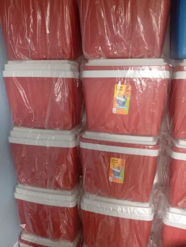 Caixa térmica nova no supermercado e 80 vendo por 45