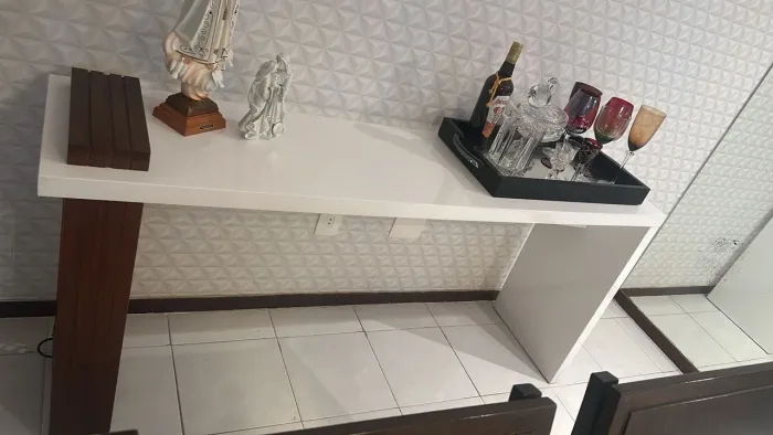 Aparador para sala em laka e madeira
