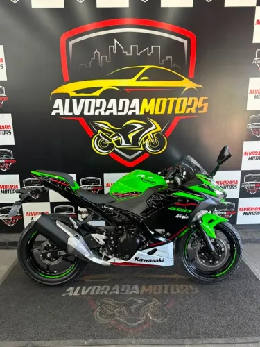 Ninja 400 2022 8.200 km. Emplacada e à pronta entrega