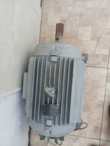 Motor Elétrico Trifásico 30 CV (22 kW) - Robusto e Revisado