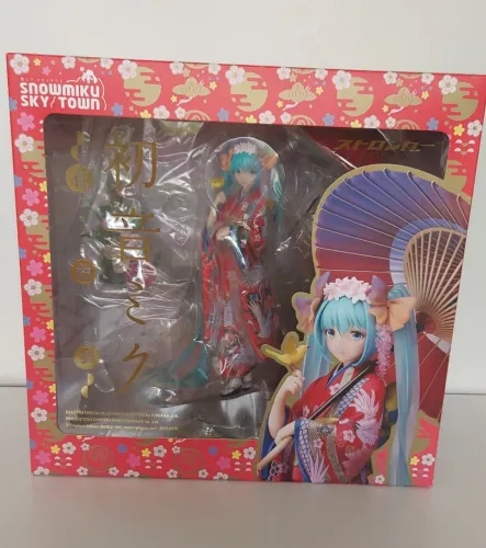 Stronger 1/8 Figure Hatsune Miku Hanairogoromo