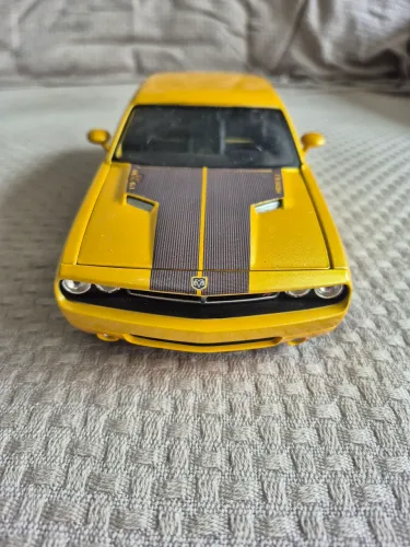 Carro Miniatura Dodge Challenger Concep 2006 - MAISTO escala 1:18<br>R$ 359,00