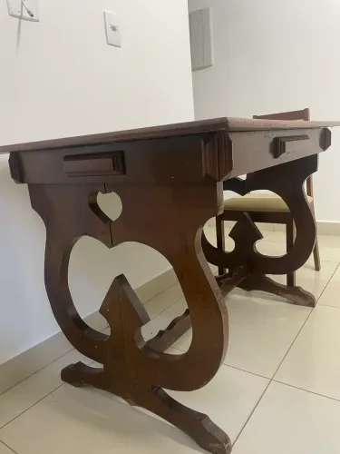 Mesa de jantar rústica maciça 