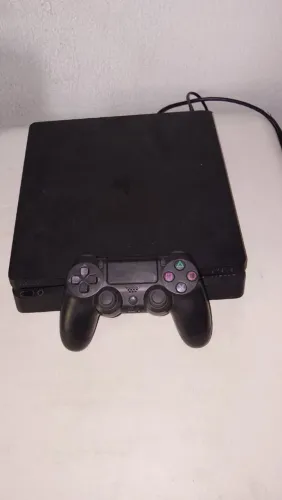Ps4, Slim, 1Tb, 1 controles e 4 jogos. Ainda com a caixa. 1300 Pra vender logo