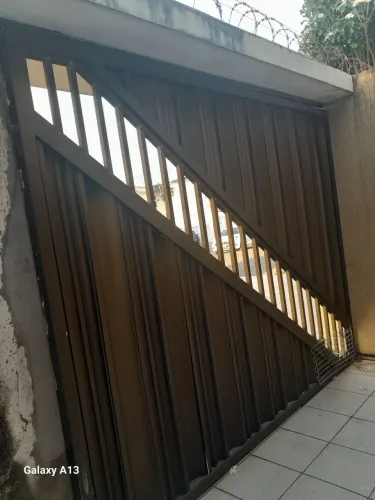 Portão de alumínio
