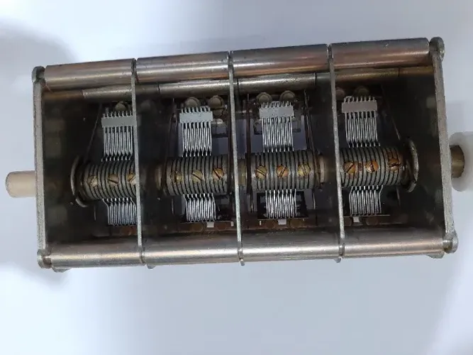 Capacitor alta tensão 4x315PF
