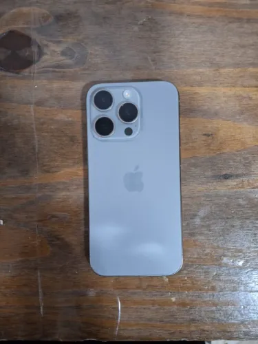 iPhone 15 pro quebrado