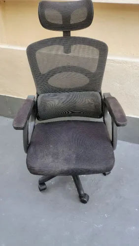 Cadeira de escritório ergonômica com encosto em tela mesh