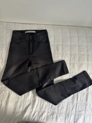 Calça jeans preta tam 36 feminina