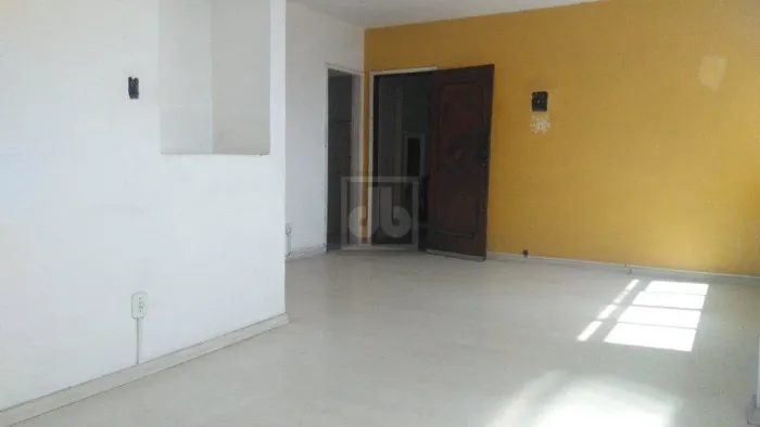 Rua Vaz de Caminha - Ótimo apartamento de 2 quartos no bairro do Cachambi.
