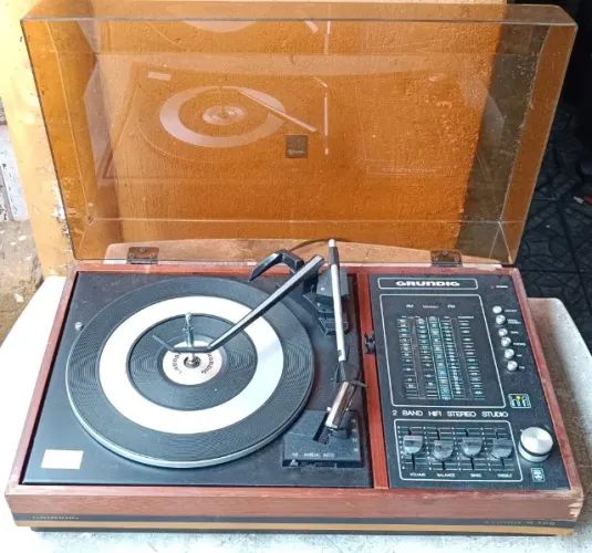 vitrola antiga Toca Disco Grundig R720 Funciona Leia O Anuncio