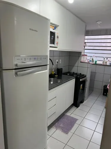 Alugo apartamento de 2 quartos