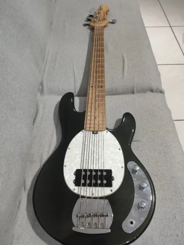 Baixo de 5 cordas