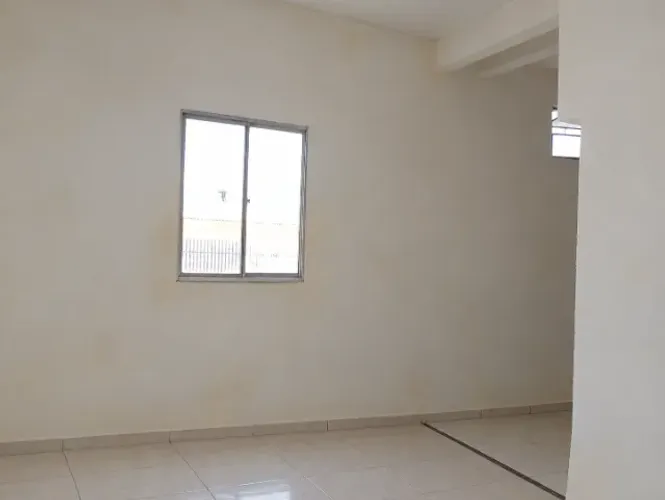 Casa Duplex com 3 Quartos e 2 Banheiros na Fazenda Grande do Retiro por R$ 45 Mil.