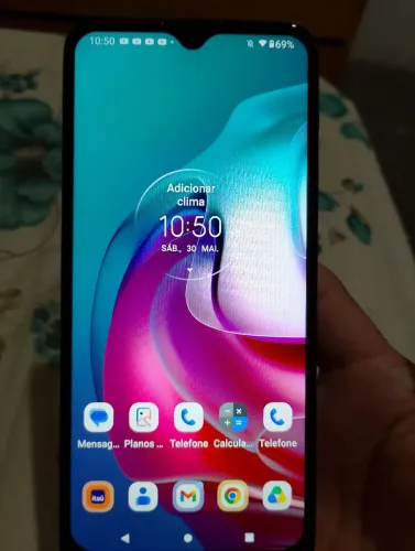 Vendo um moto G30 bem conservado com marcas de uso