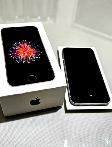 Celular IPhone SE relíquia