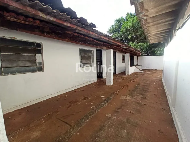 Casa para alugar, 2 quartos, Marta Helena - Uberlândia/MG - Rotina Imobiliária