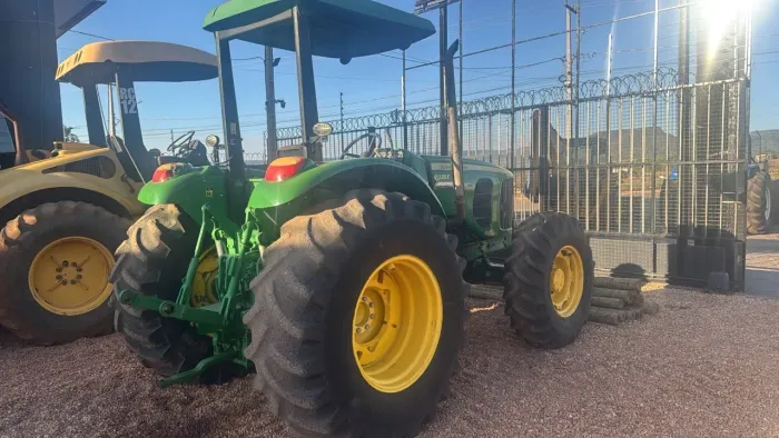 Trator John Deere 6125E