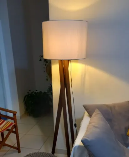 Luminária Abajur Tripé de Chão Retrô Moderna