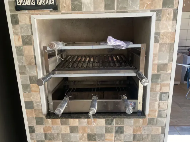 Suporte de churrasqueira sob medida em inox