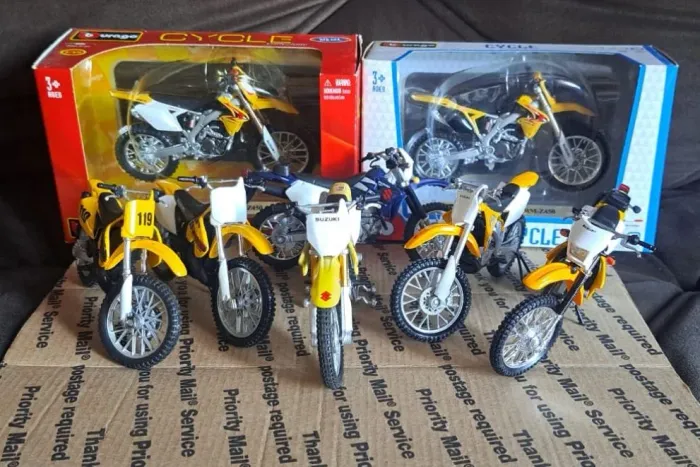 Kit 8 Miniatura Suzuki Cross 1/18