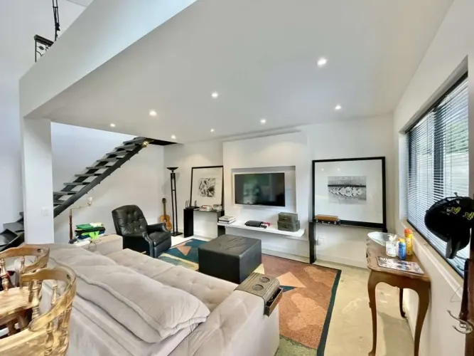Casa Térrea em Condomínio VENDE - 277 m² - 3 Quartos e 5 banheiros - Miolo da Granja Viana