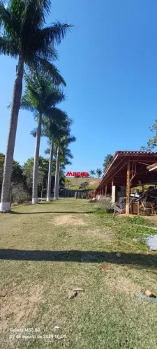 Sítio em Jacareí com lazer completo, ideal para pousada, eventos ou moradia!