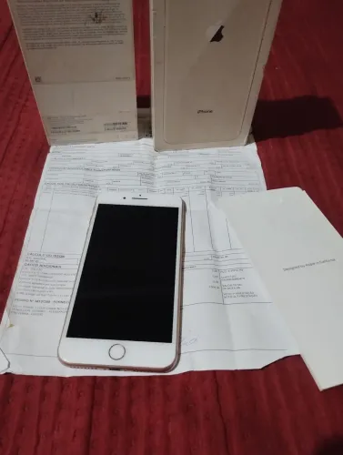 iPhone 8 plus de 64 gigas todo original sem defeito funciona tudo tapa traseira tá trincad